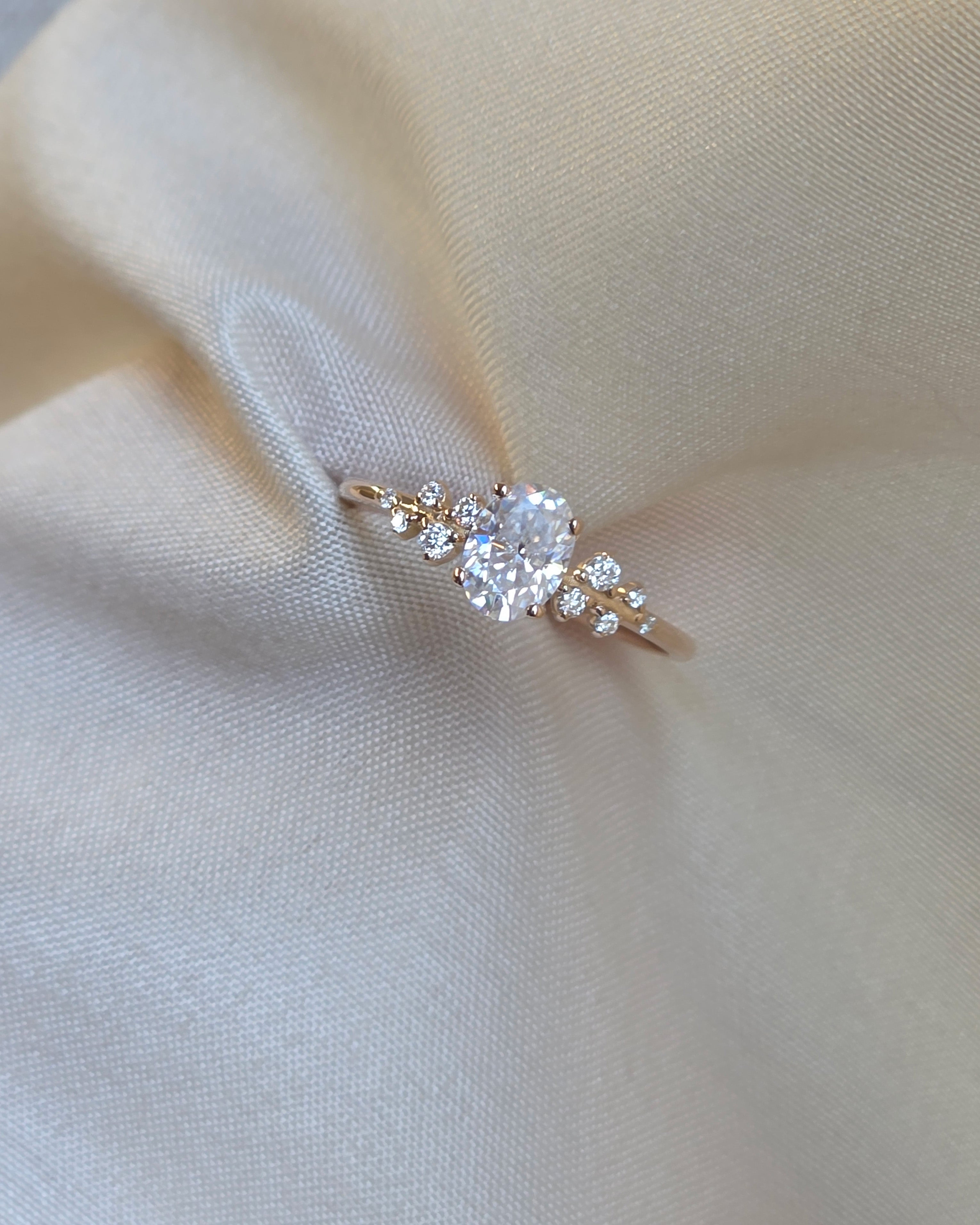 Aura Moissanite Ring - 1.00ct Oval
