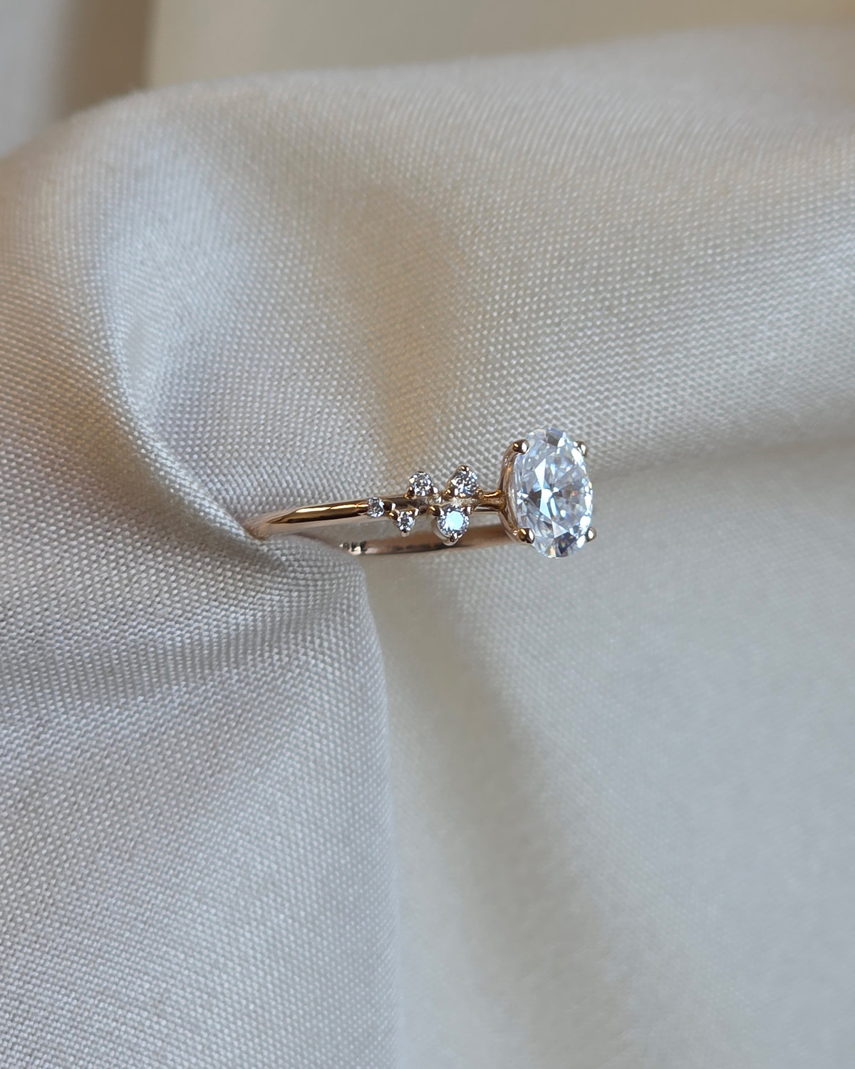 Anel de Noivado Aura Moissanite 1 ct em Ouro 18K