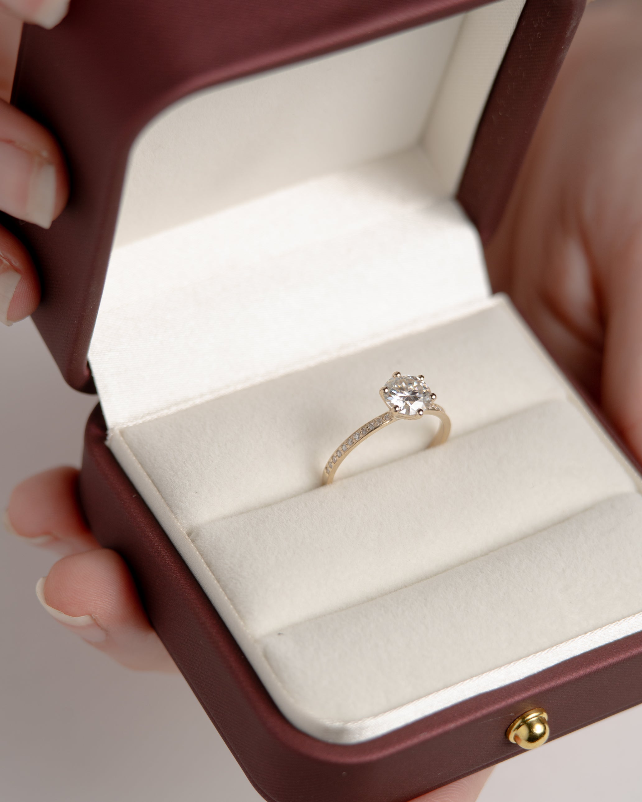 Anel de Noivado Amélie II Moissanite 1 CT em Ouro 18K