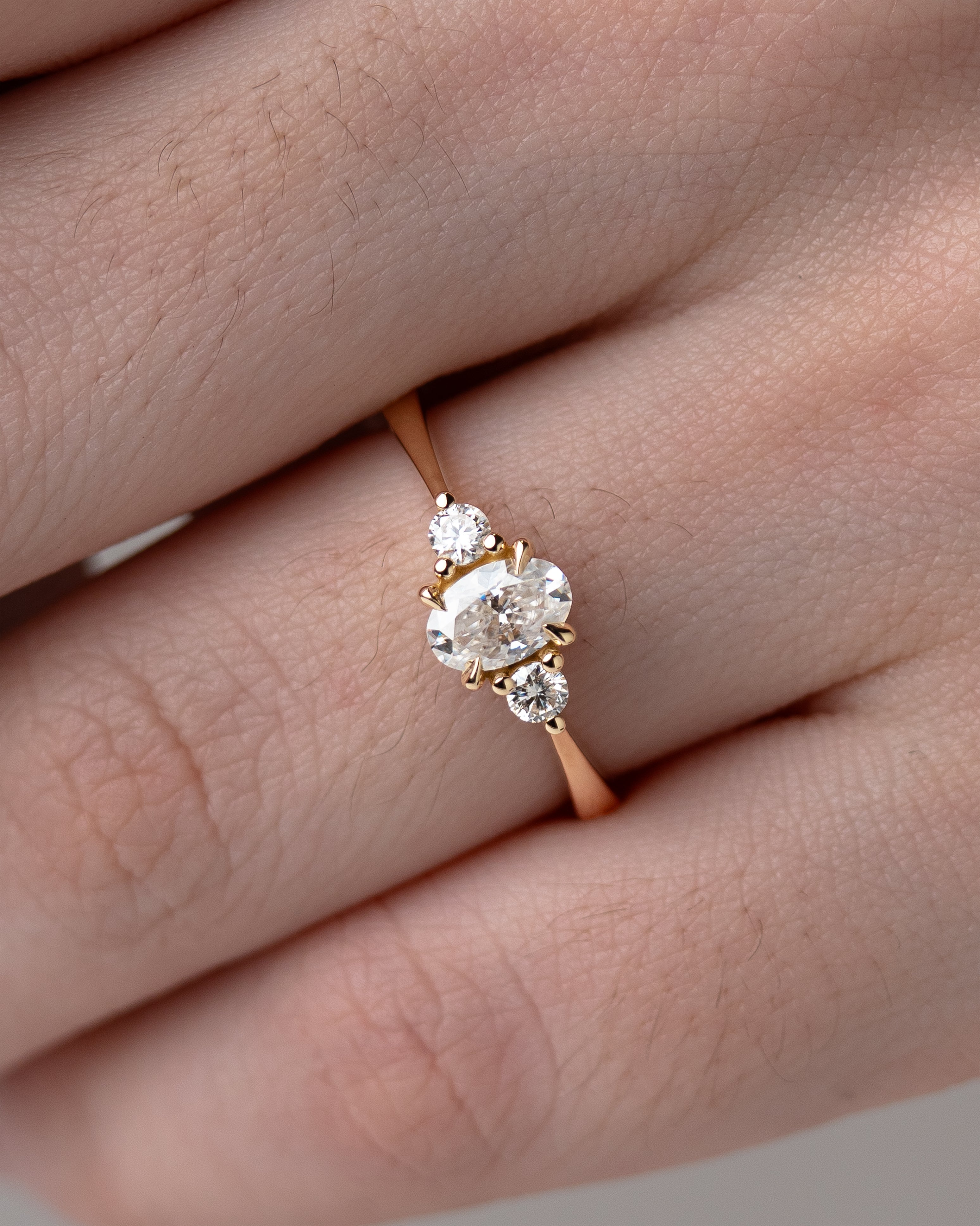 Anel de Noivado Memora Oval Moissanite 0,50 ct em Ouro 18K