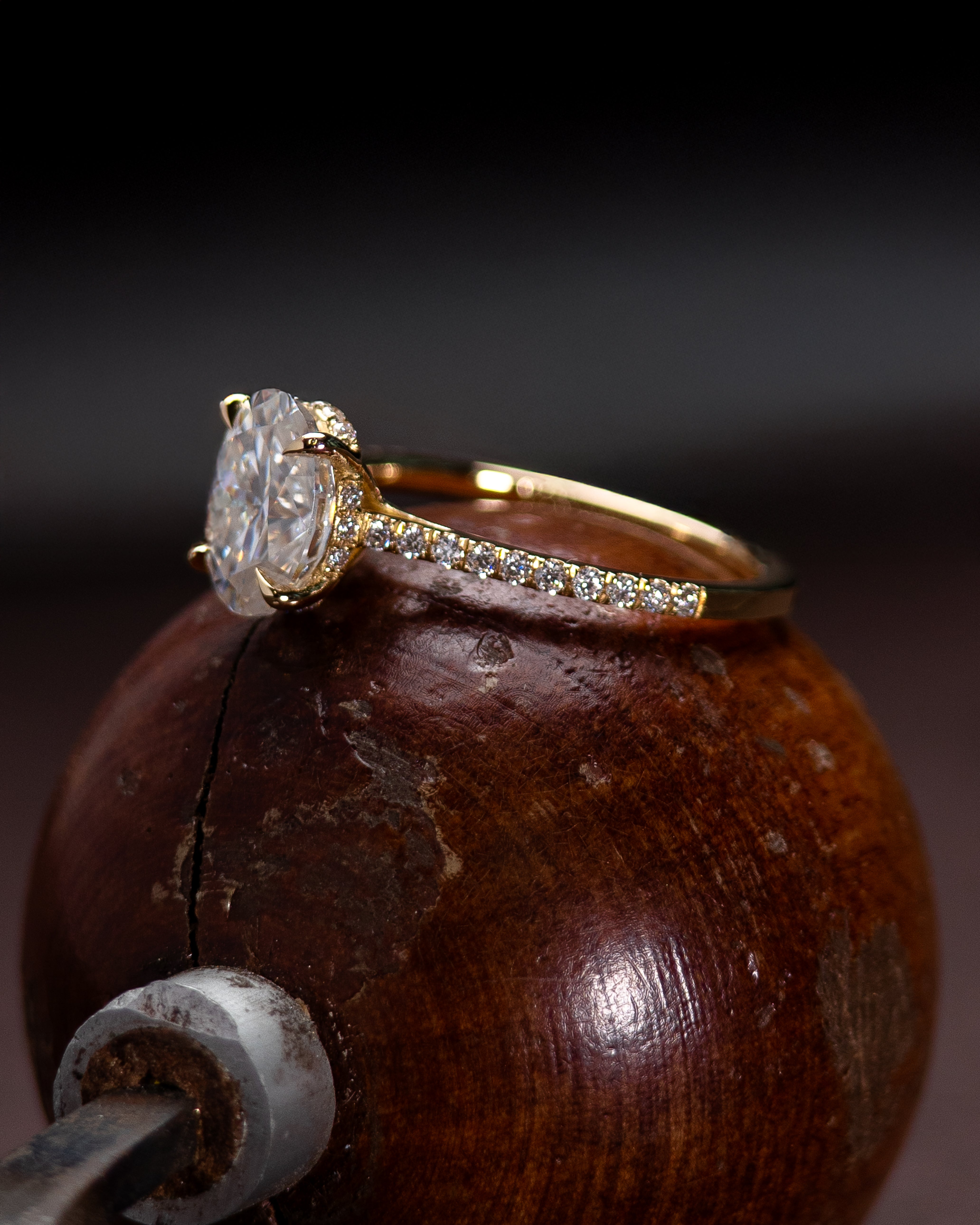 Anel de Noivado Oliva Moissanite 2 CT em Ouro 18K