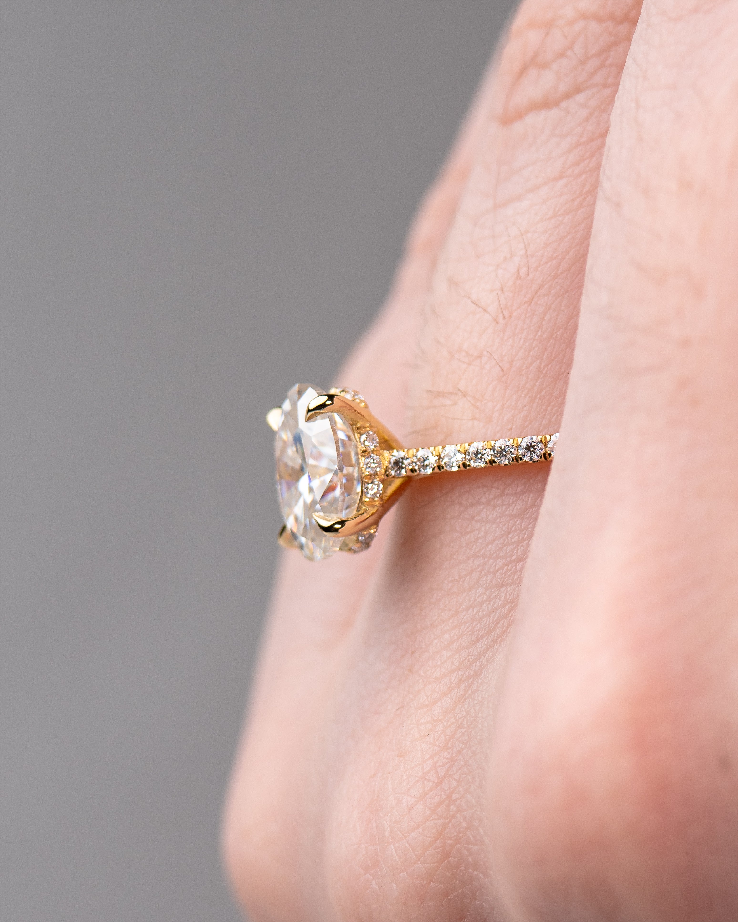 Anel de Noivado Oliva Moissanite 2 CT em Ouro 18K