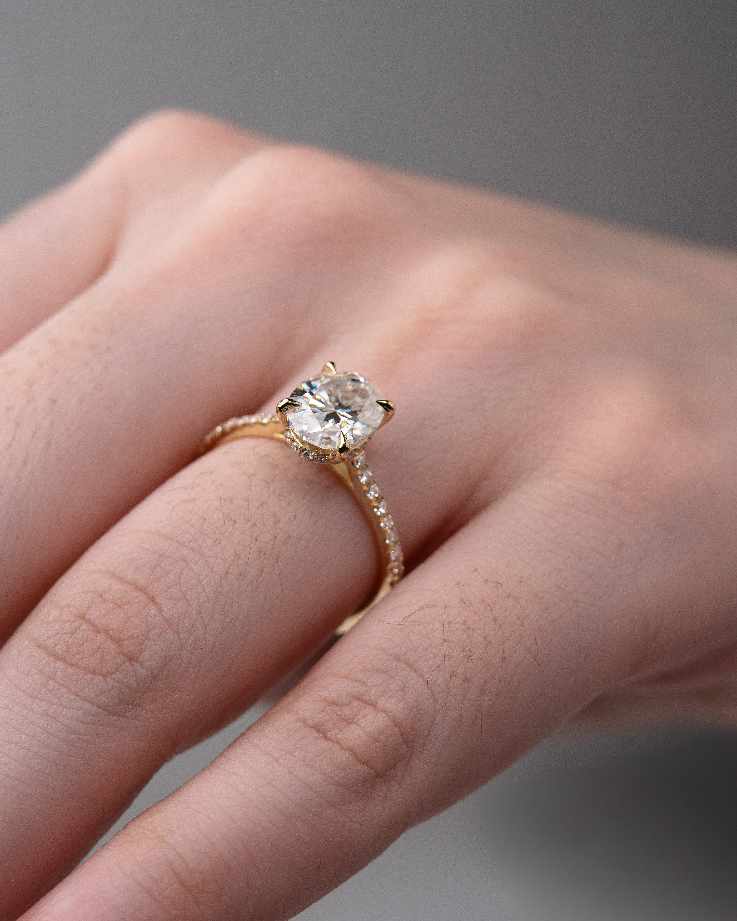 Anel de Noivado Oliva Moissanite 2 CT em Ouro 18K