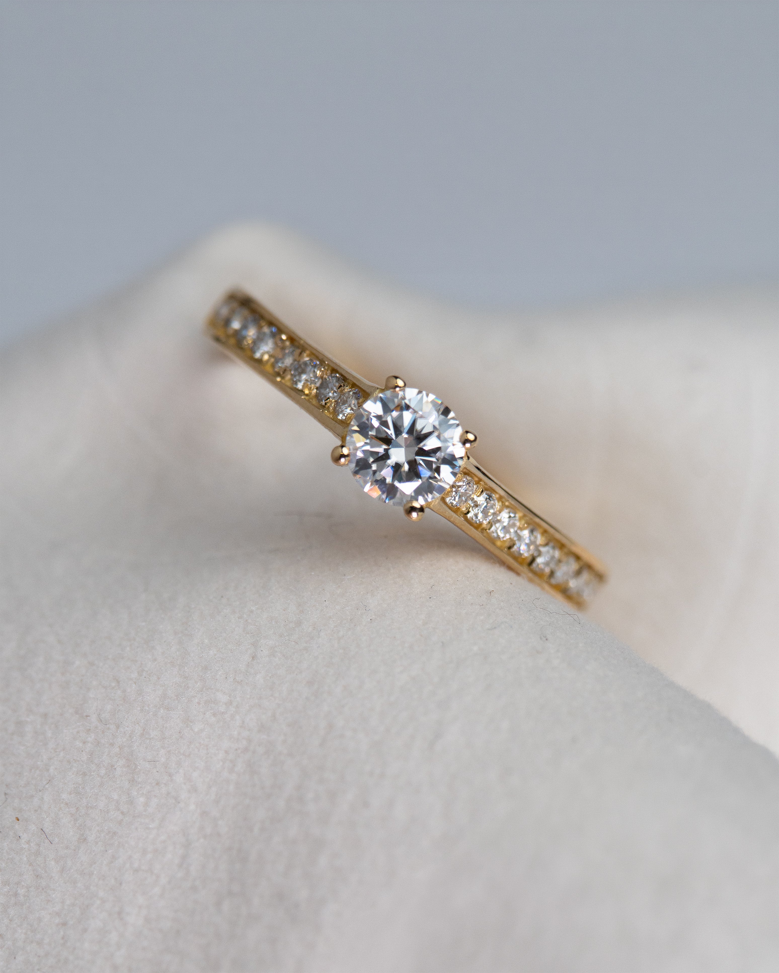 Anel de Noivado Stellae II Magna Moissanite 0,50 ct em Ouro 18K