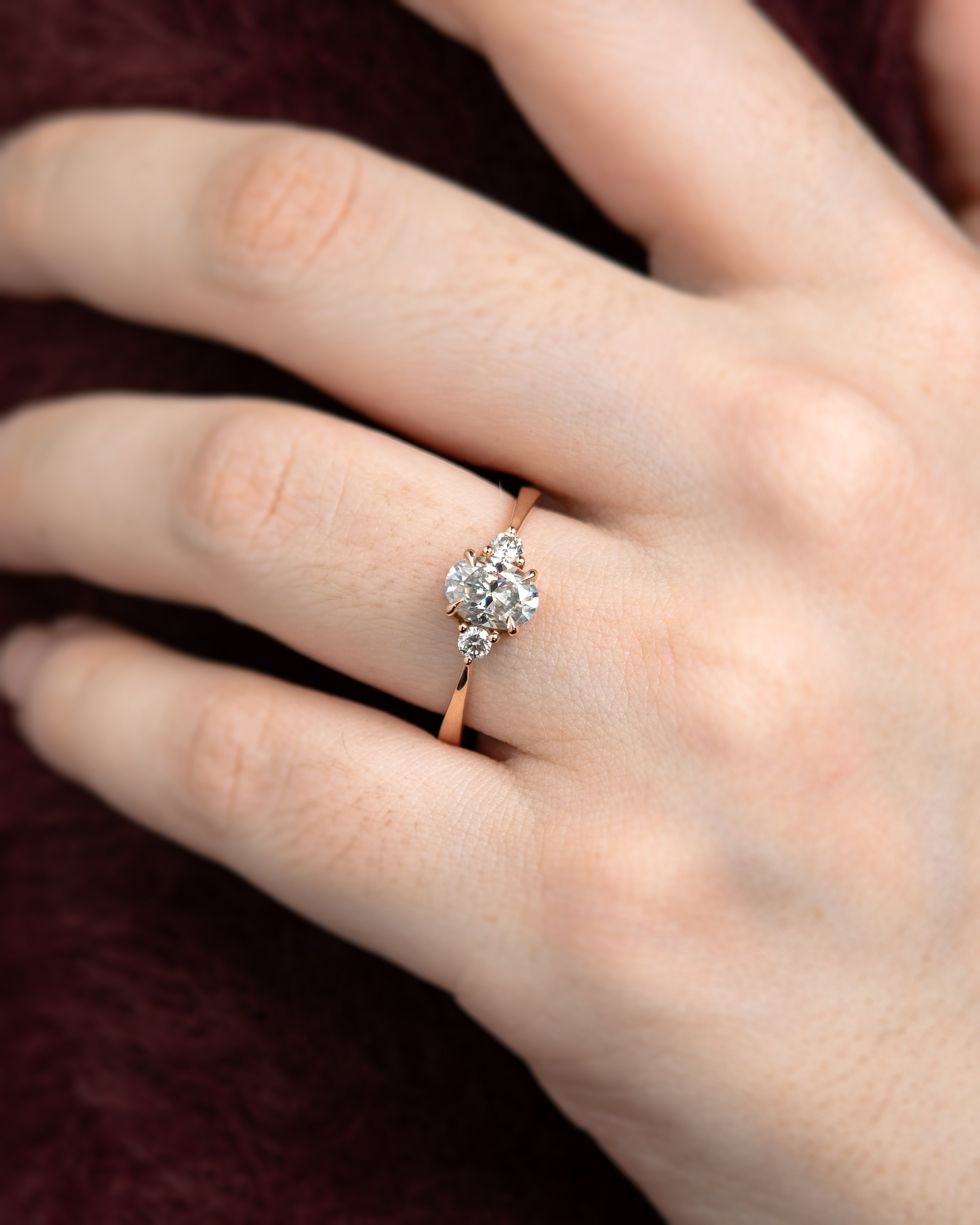 Anel de Noivado Memora Oval Moissanite 1 ct em Ouro 18K