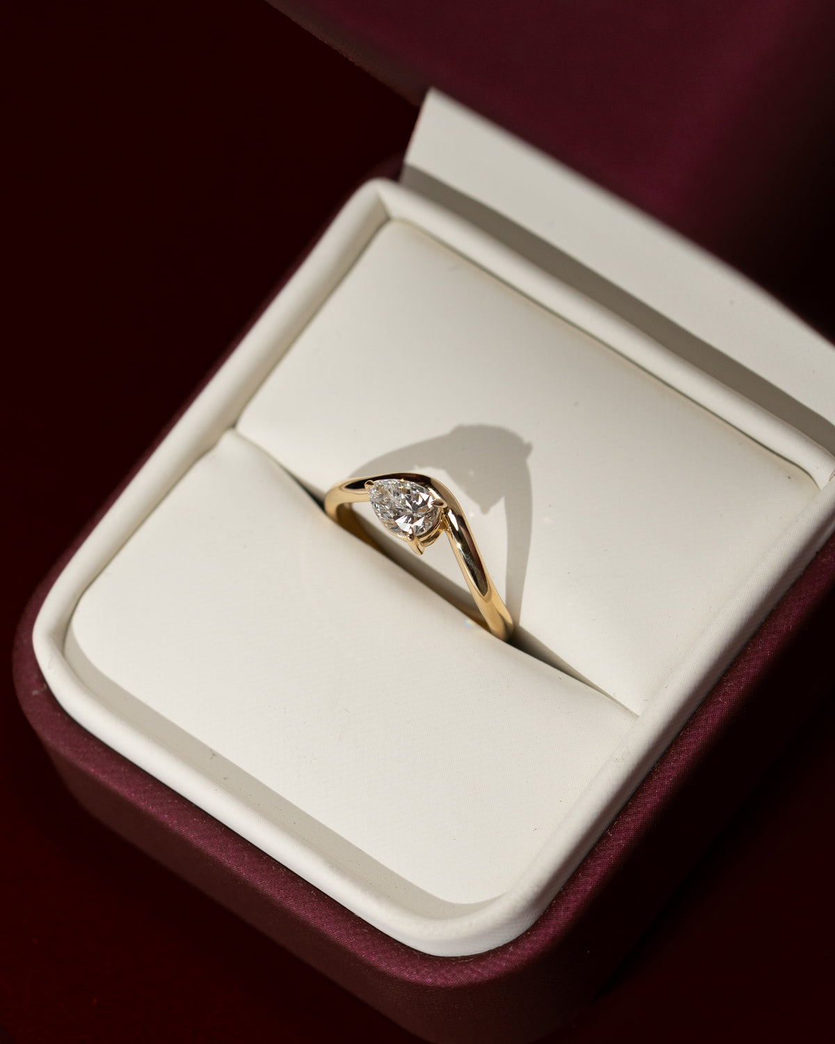 Anel Pinky Gota 0,50 ct em Ouro 18K