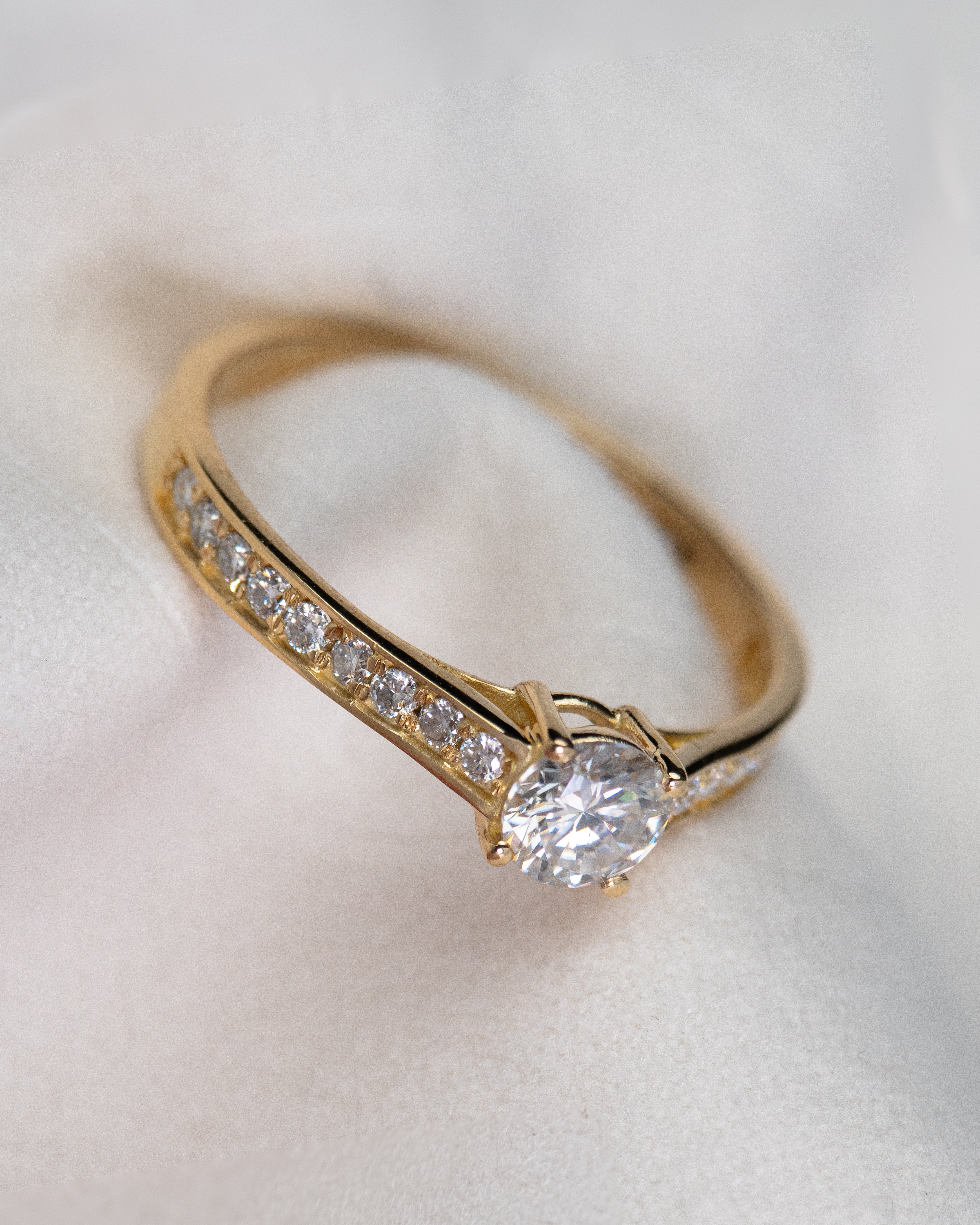 Anel de Noivado Stellae II Magna Moissanite 0,50 ct em Ouro 18K