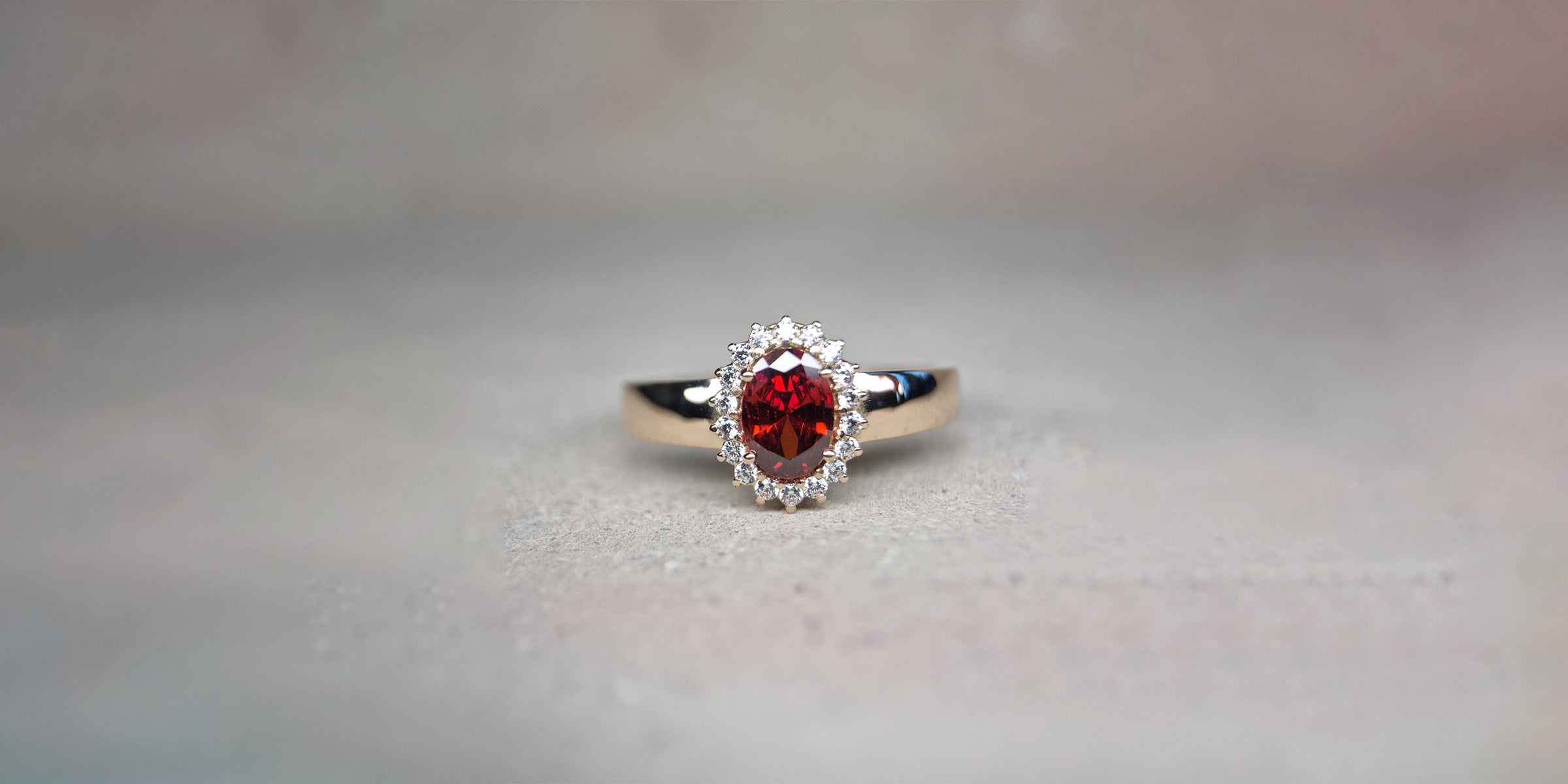 Granada: Birthstone de Janeiro