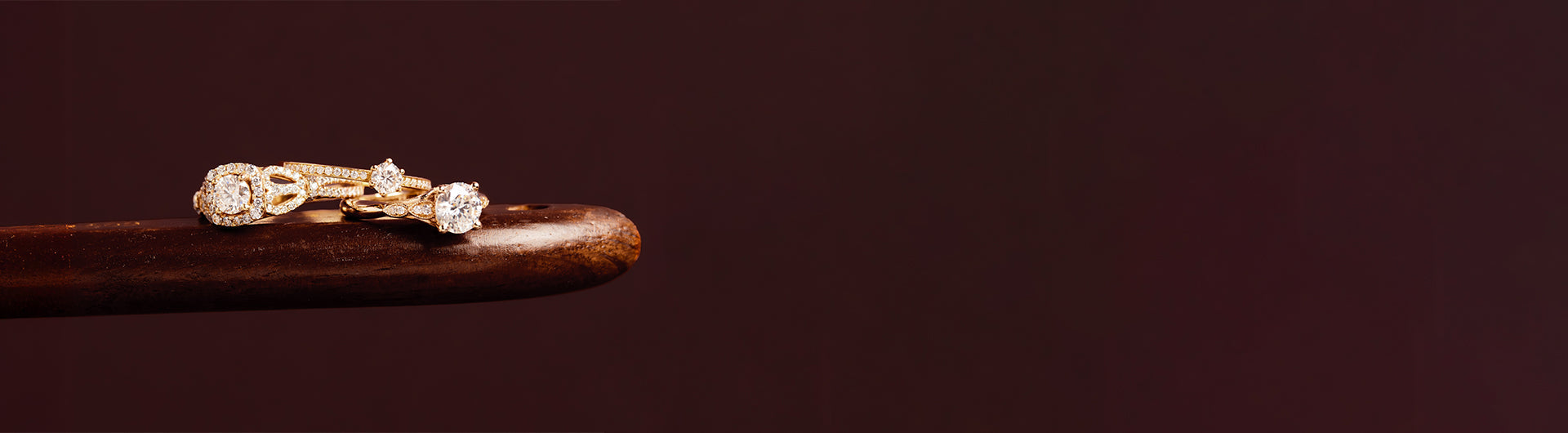 Anel de noivado em ouro 18k com navete