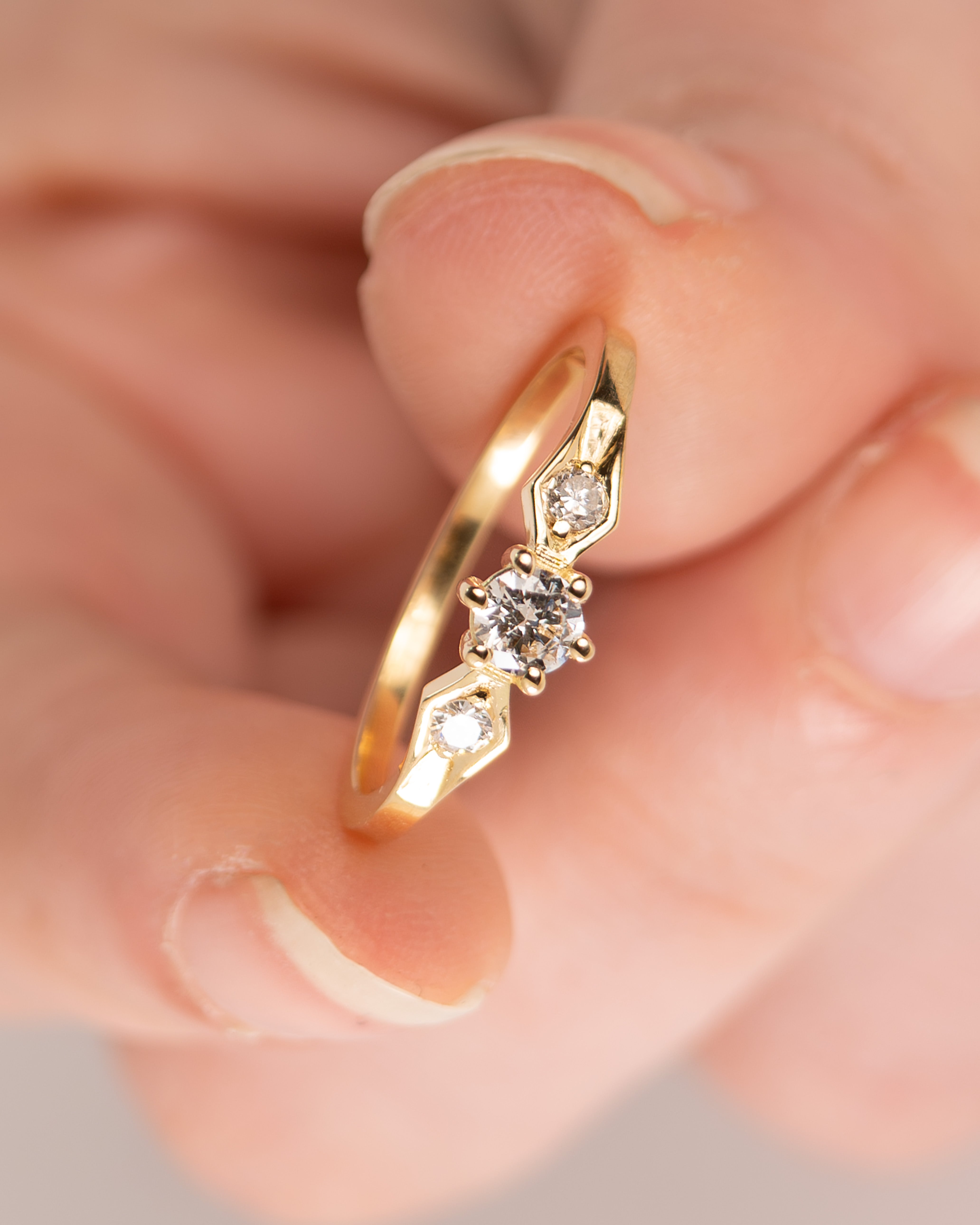Anel de Noivado Triad Diamante Natural 0,25 ct em Ouro 18K
