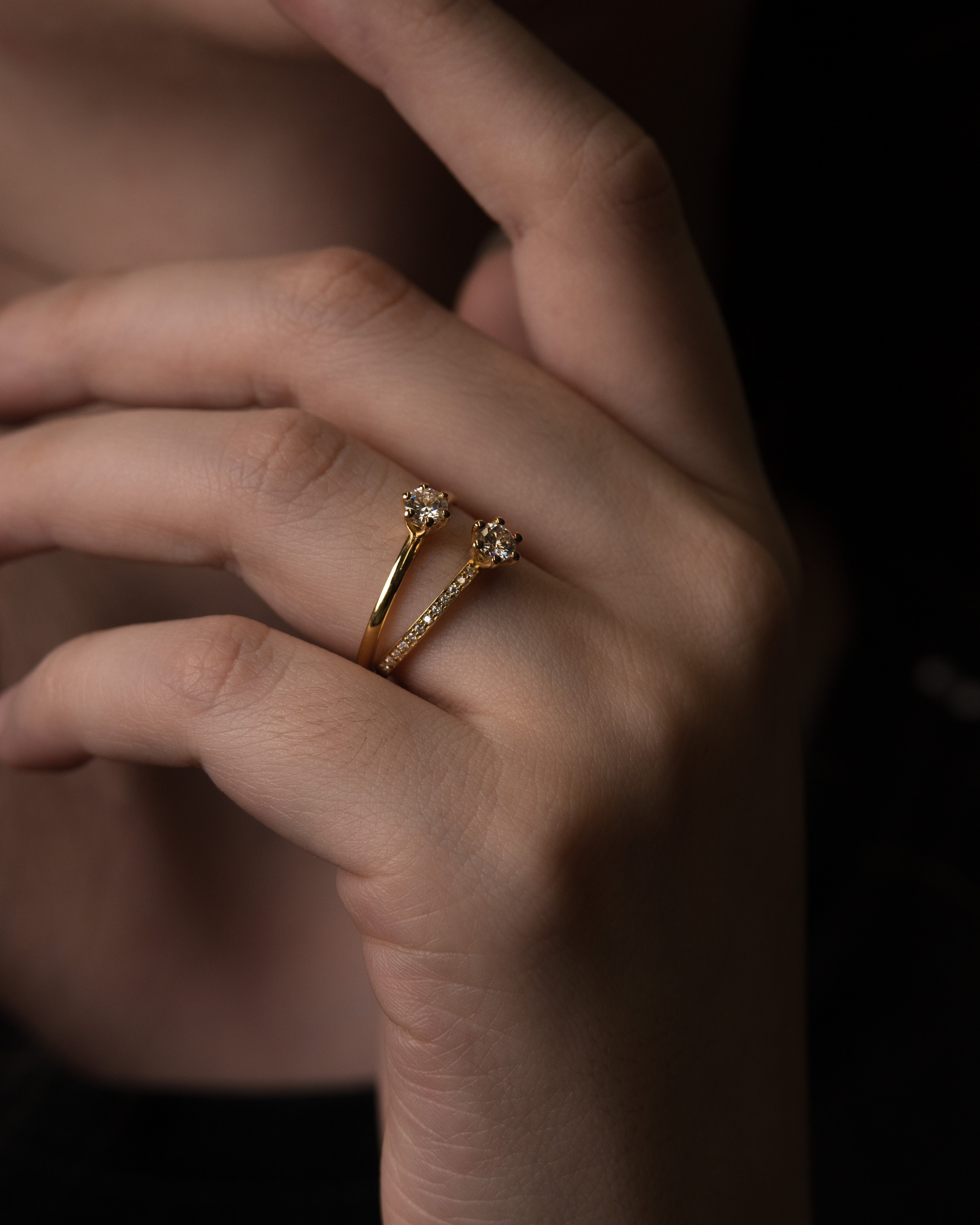 Anel de Noivado Amélie II em Ouro 18k Amarelo e Diamante natural 0,25 ct liso e cravejado