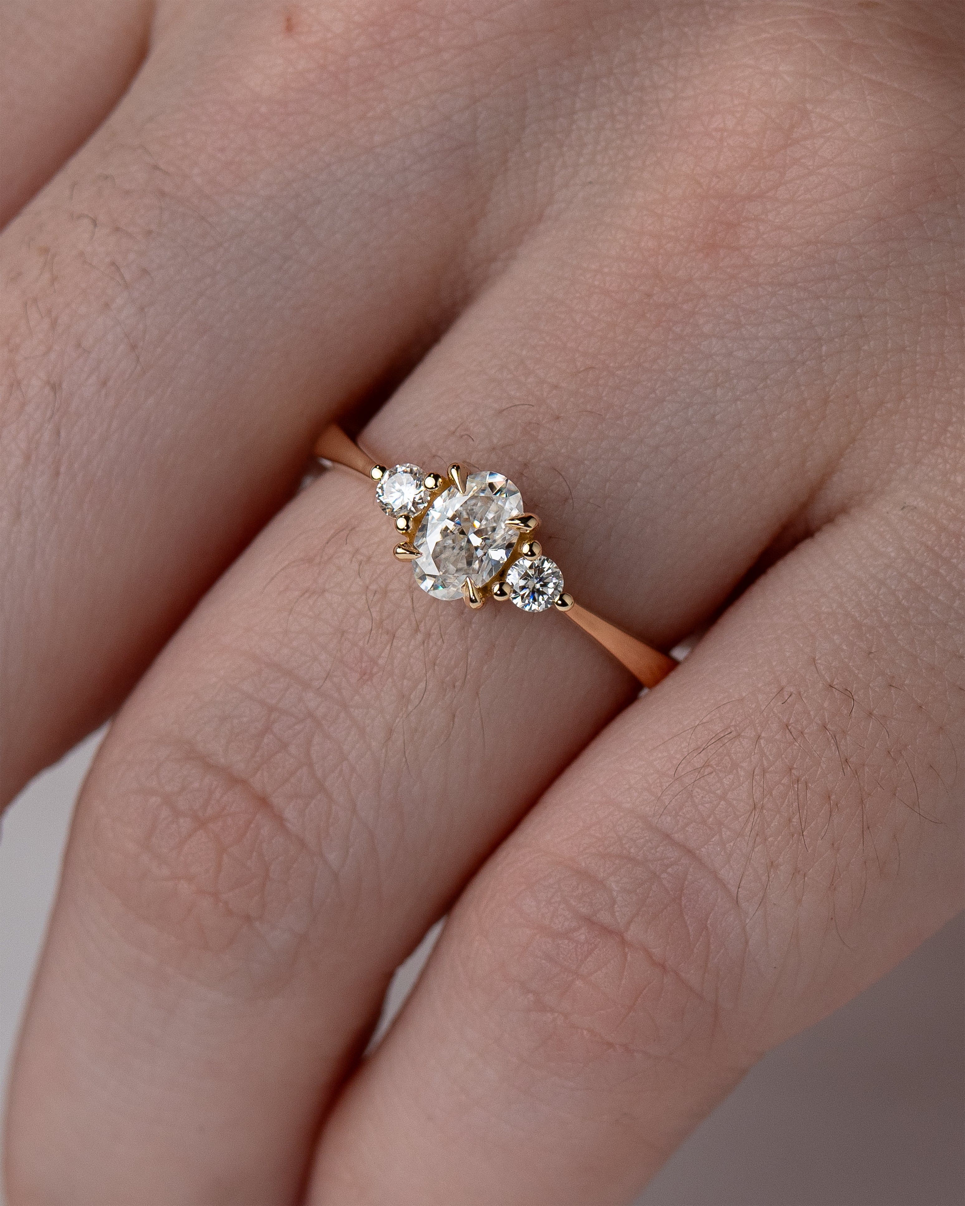 Anel de Noivado Memora Oval Moissanite 0,50 ct em Ouro 18K