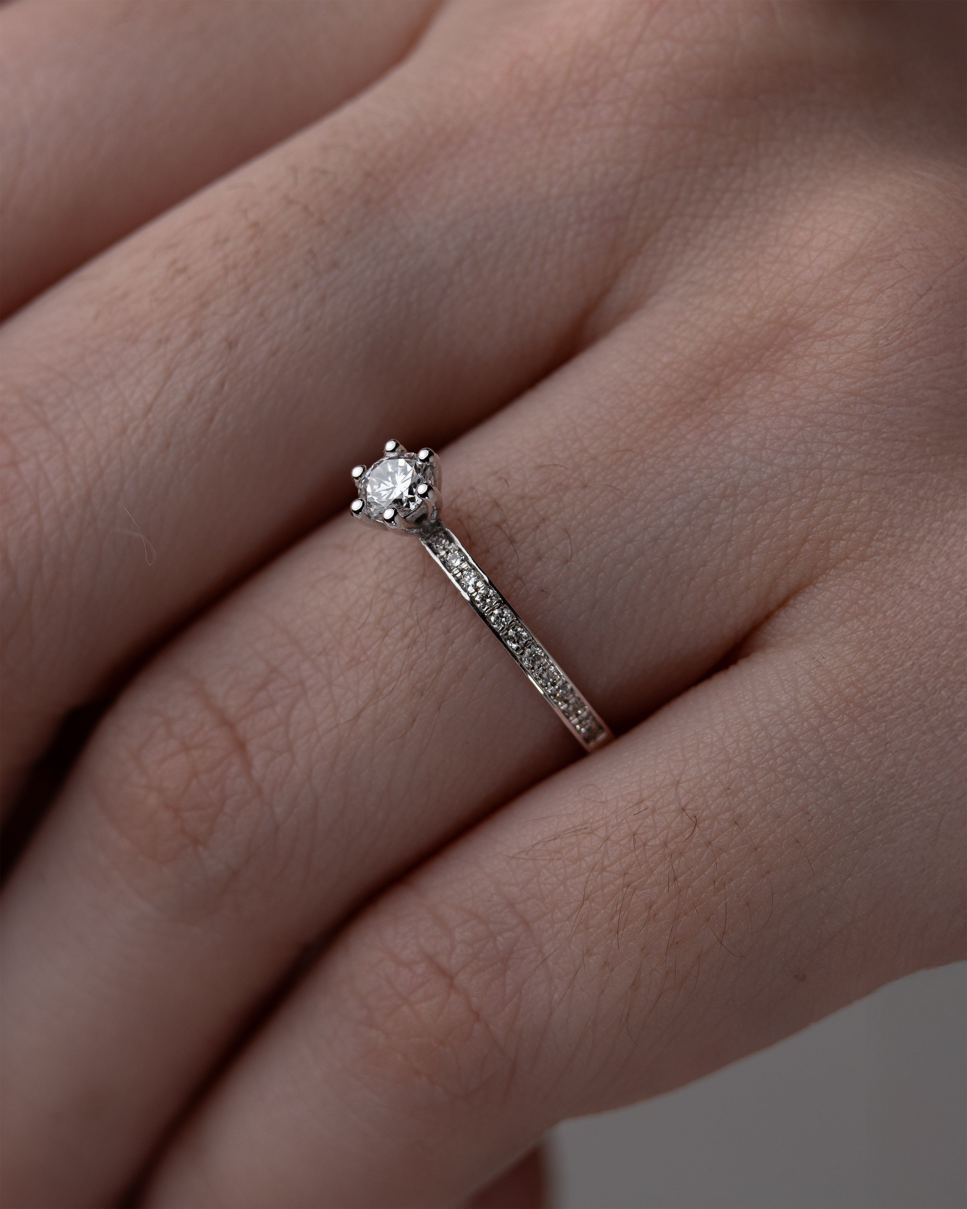 Anel de Noivado Amélie II em Ouro 18k Branco e Diamante de Laboratório 0,25ct (3.5mm) Vangolden