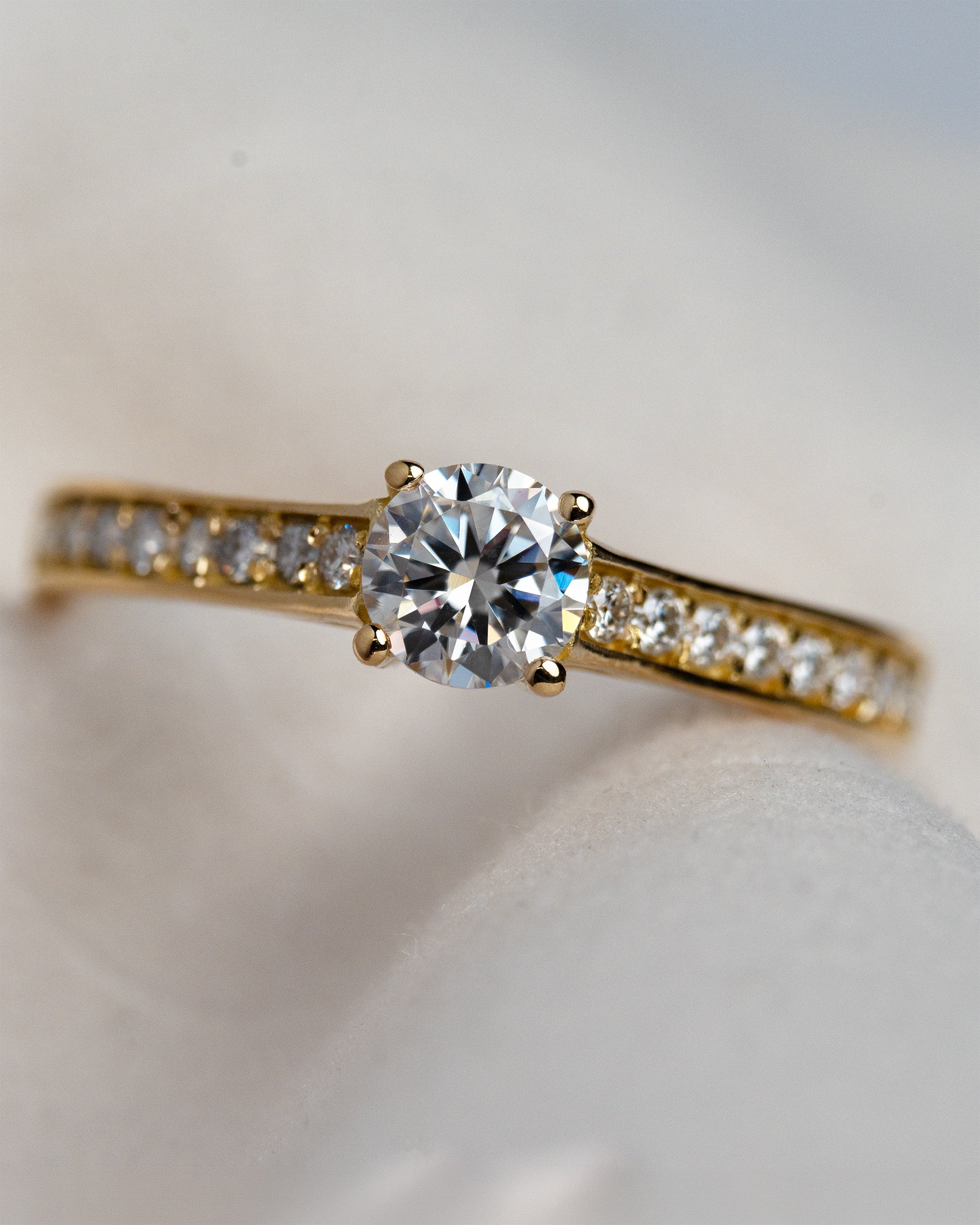 Anel de Noivado Stellae II Magna Moissanite 0,50 ct em Ouro 18K