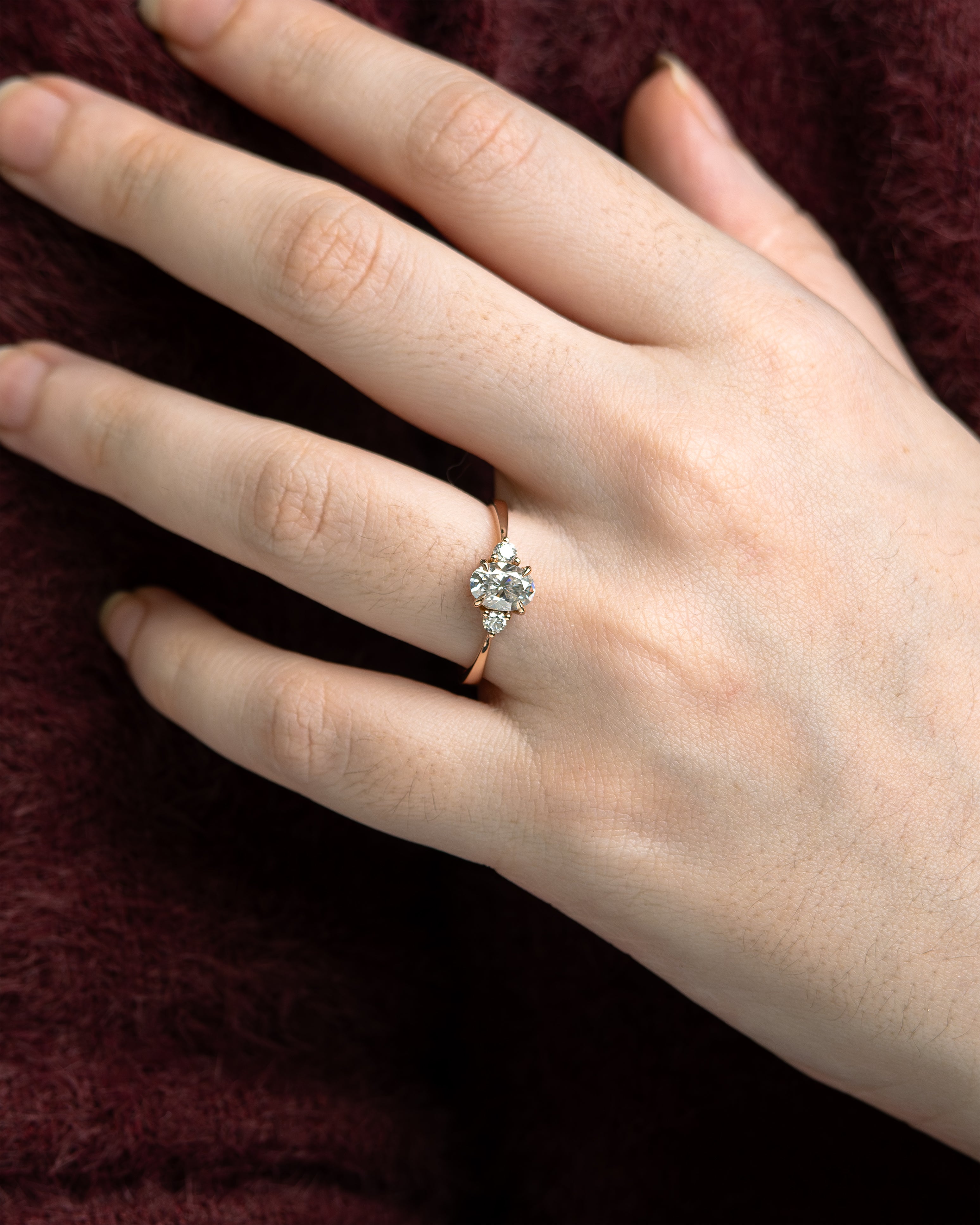 Anel de Noivado Memora Oval Moissanite 1 ct em Ouro 18K