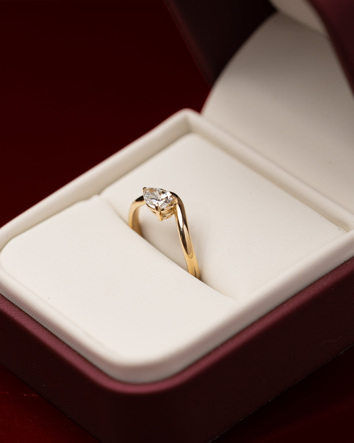 Anel Pinky Gota Diamante Natural 0,50 ct em Ouro 18K